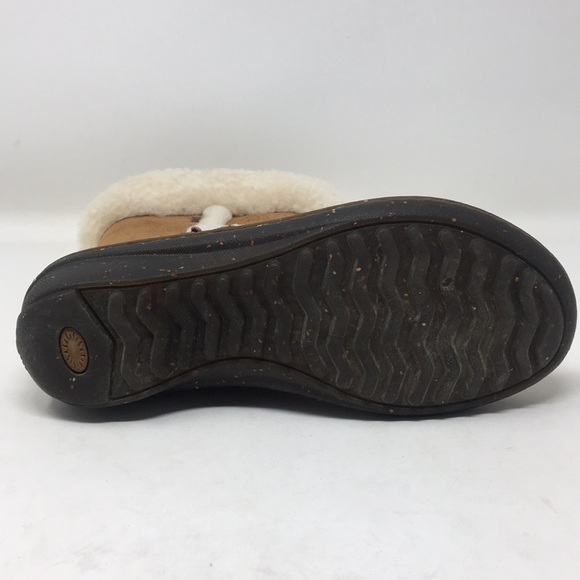 UGG Australia 5674 Boots Like New Size 6 - Picture 4 of 8